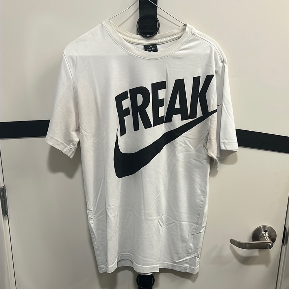 Nike Men's White Giannis Antetokounmpo Freak graphic T-Shirt